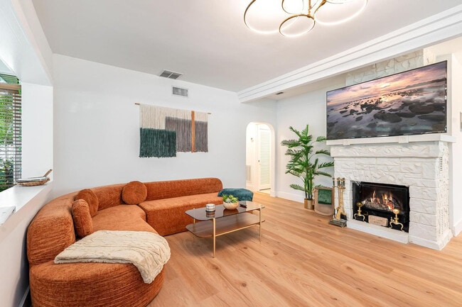 Building Photo - 1336 NE 14th Ave Unit SI FL1-ID1475647P