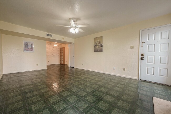 Photo - 6606 De Moss Dr Unit 1212