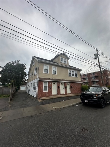 Building Photo - 92-94 Waltham St Unit 4