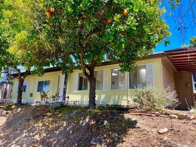 Photo - 1568 Primera St