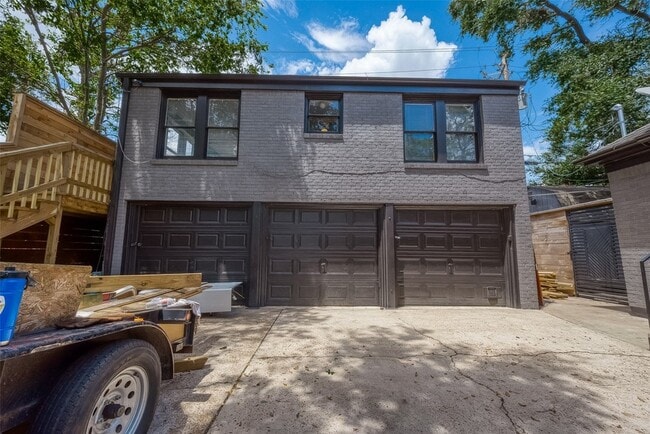 Photo - 415 Fairbanks St Unit Garage