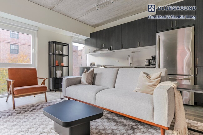 Building Photo - 343 W Schiller St Unit FL3-ID1369