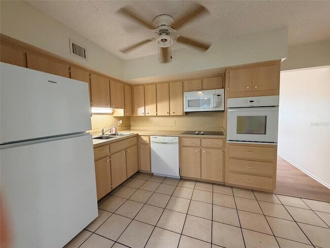 Photo - 2361 Ecuadorian Way Unit 17