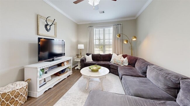 Photo - 2137 Big River St