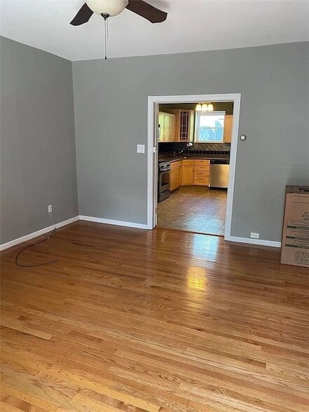 Photo - 1709 Sarah St