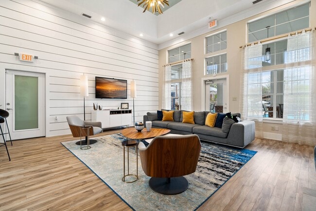 Photo - Hawthorne at Main