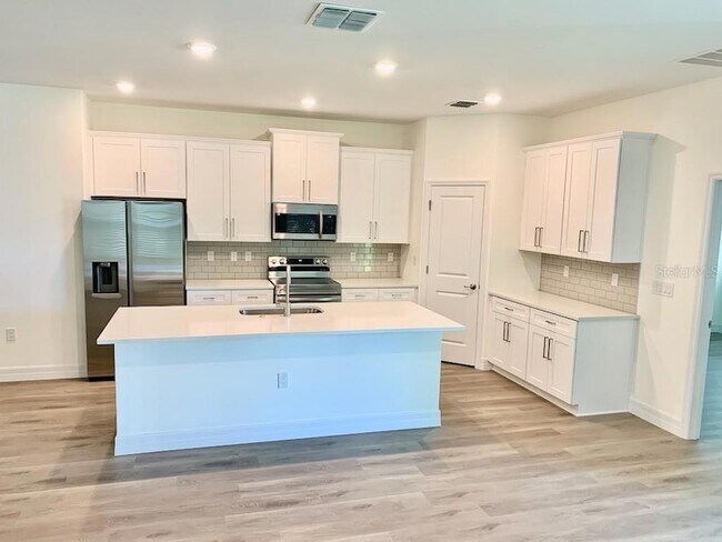 Photo - 21475 Seaton Ave