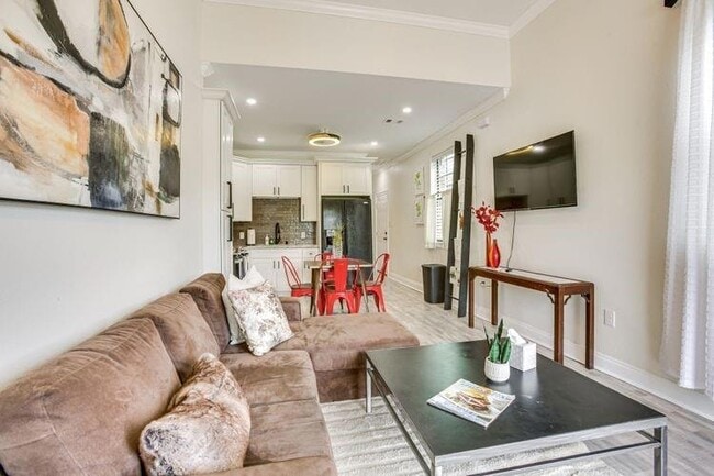 Photo - 2102 Philip St