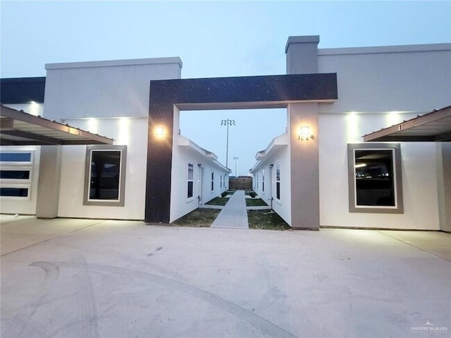 Photo - 1624 W Denise Dr Unit 1