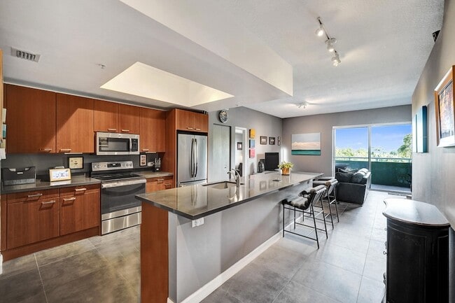 Building Photo - 2301 Wilton Dr Unit R309