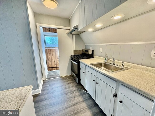 Photo - 735 Morgan Ave