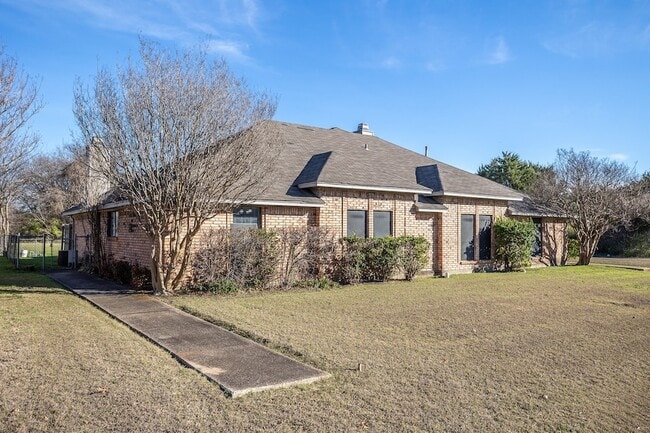 Building Photo - 362 S Stewart Ave