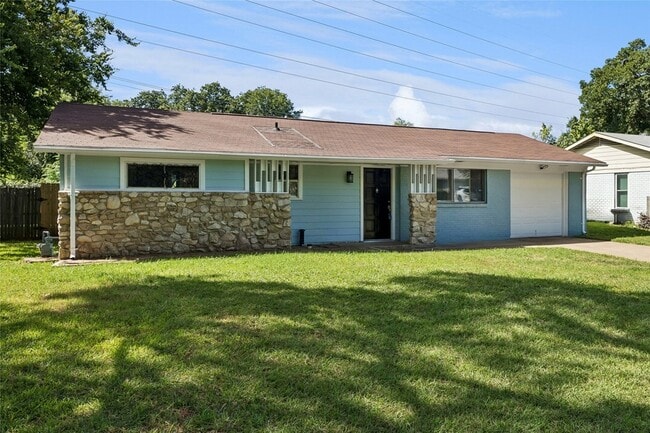 Building Photo - 1905 Brookview Dr