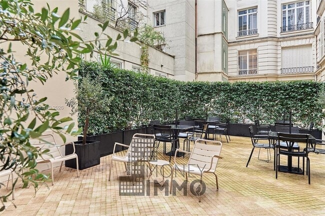 Building Photo - 11 Rue St Unit SDO 403