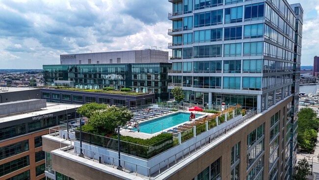 Building Photo - 1405 Point