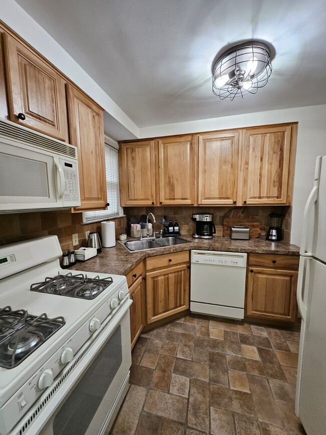 Photo - 2212 Burger St