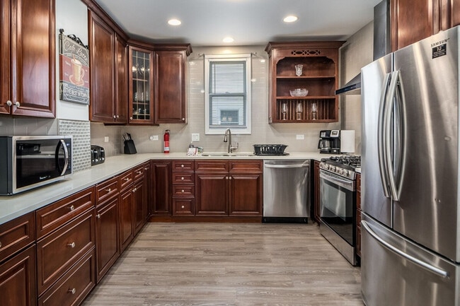 Photo - 327 W School St Unit ID1285045P