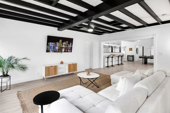 Photo - 704 NE 2nd St Unit ID1372332P