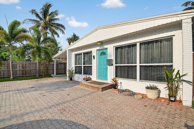 Building Photo - 1606 NE 15th Ave