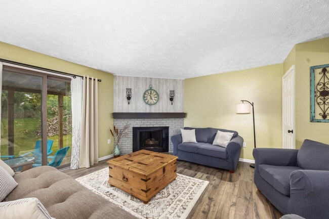 Building Photo - 6542 Bella Vista Dr NE Unit SI FL1-ID1494634P