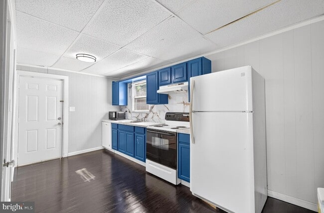 Photo - 214 W Division St