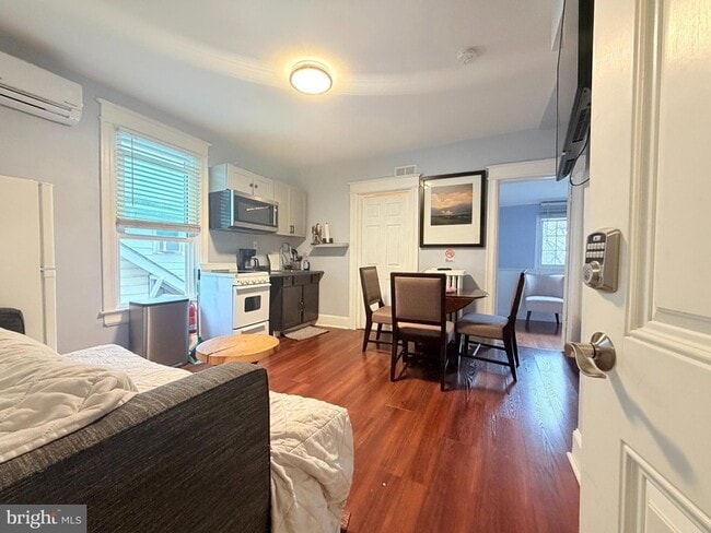 Photo - 3119 South Dakota Ave NE