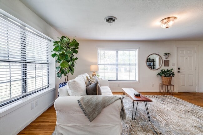 Photo - 5415 Dartmouth Ave