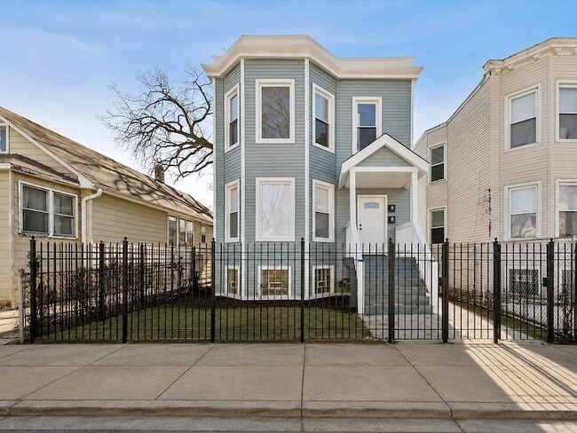 Building Photo - 4845 W Potomac Ave Unit 2