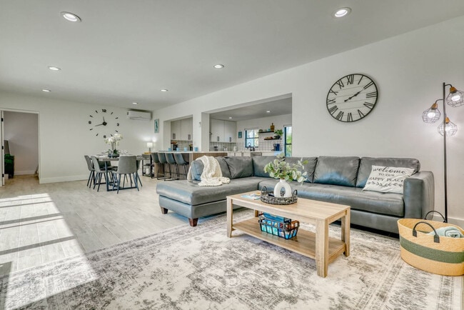 Building Photo - 106 Playmore Dr Unit ID1346491P