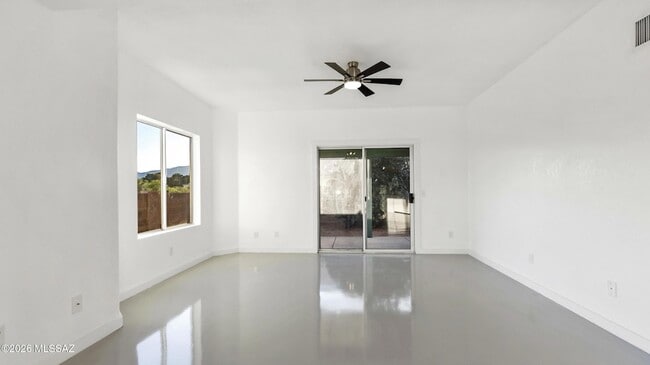 Photo - 574 Duchess Dr