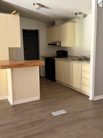 Photo - 4915 Apache Ln