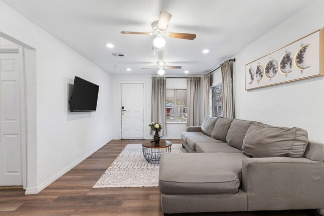 Building Photo - 4805 N 37th St Unit ID1359640P