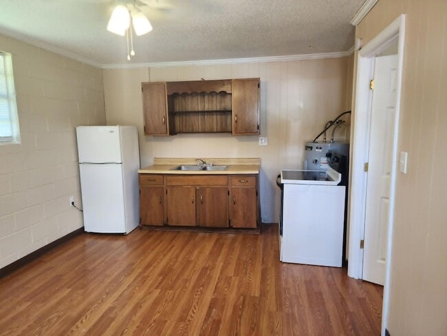 Photo - 174 Marina Dr NW