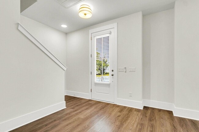 Photo - 254 Symphony Ave