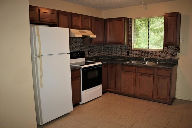 Photo - 5147 Westchase Ct Unit 2