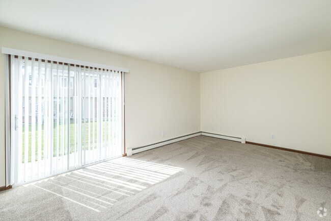 3BR, 1.5 BA - 1,060SF - Living Room - Arrowhead Apartments & Townhomes