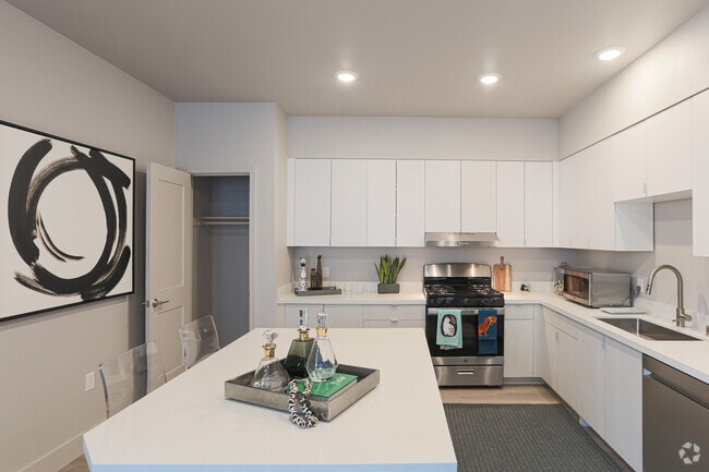 1BR, !BA - 662 SF - Strada 1200