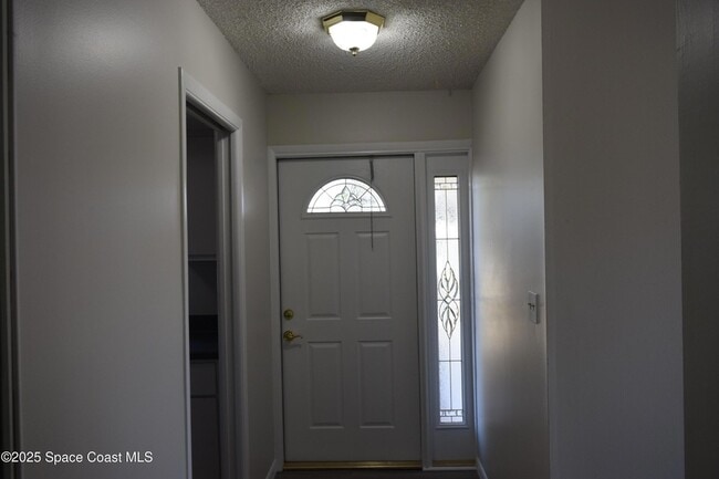 Photo - 2696 Yalta St NE