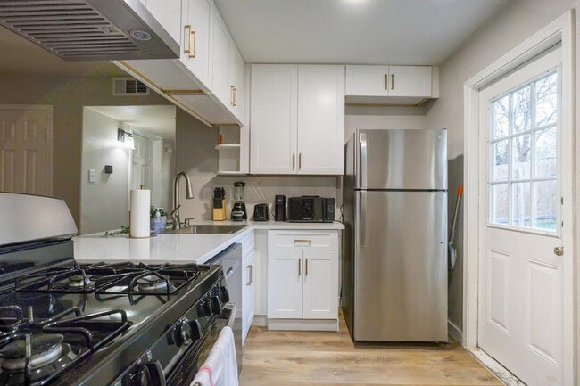 Photo - 6302 Manor Rd Unit ID1385485P