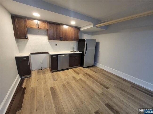 Building Photo - 27 Russell Ave Unit 1