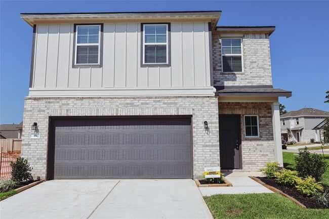 Building Photo - 16 Courageous Side Way