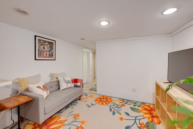 Building Photo - 1017 California Pl S Unit SI FL1-ID1546301P