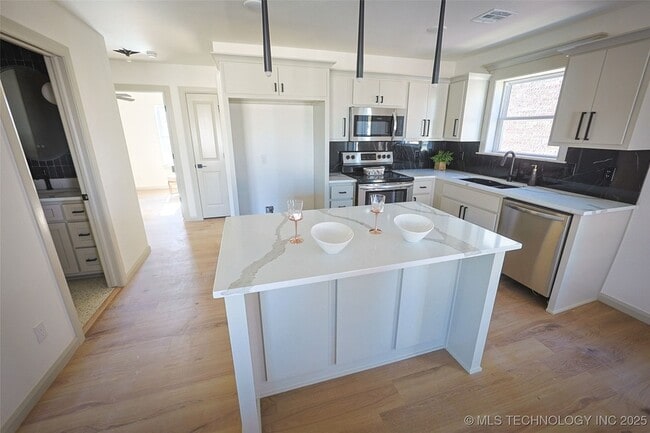 Photo - 108 W 2nd St