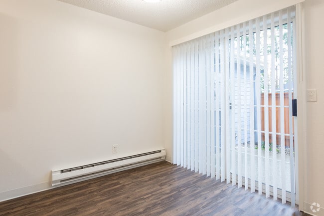 2BR,1BA-900SF - Woodcreek