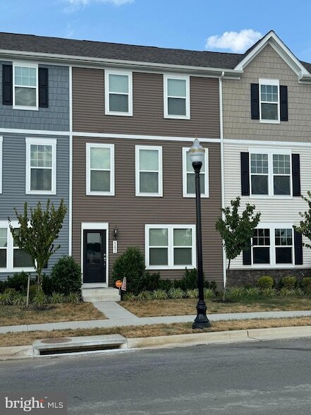 Building Photo - 147 Presidents Pointe Ave