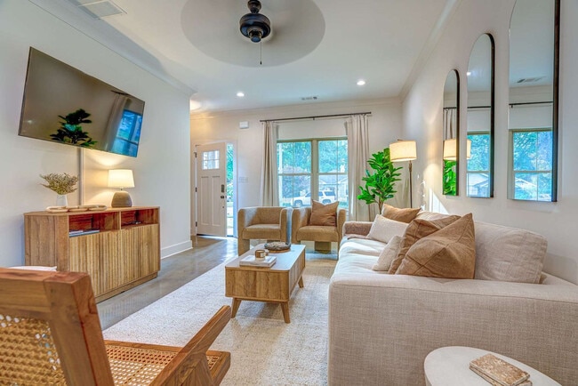 Photo - 668 Hawthorne St Unit ID1262271P