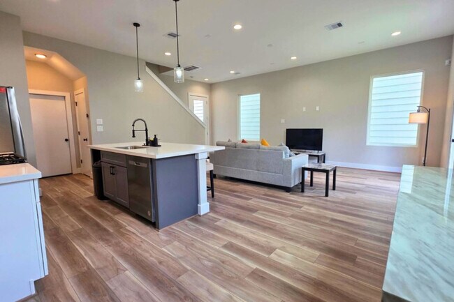 Photo - 8326 Curry Rd Unit ID1228882P