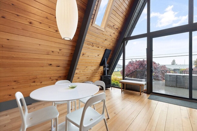 Photo - 3711 S Shorewood Ave Unit ID1035994P