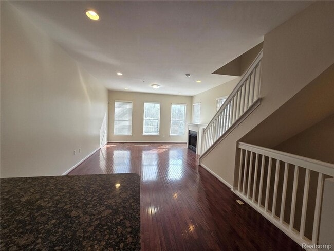 Photo - 526 Graten St Unit 13