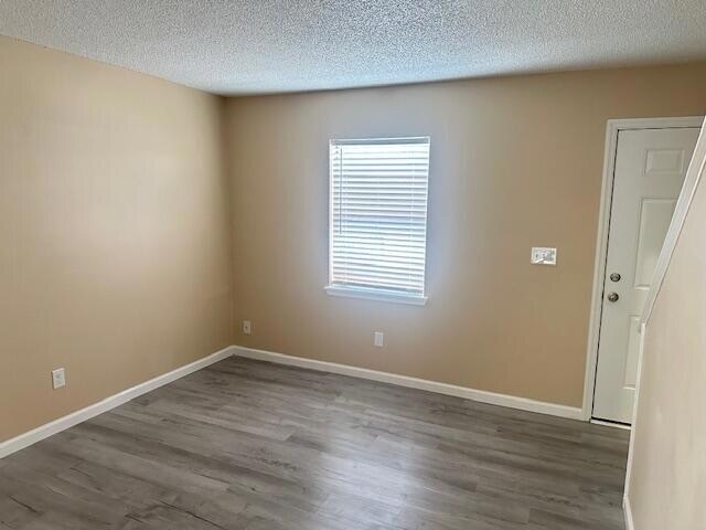 Photo - 1716 37th St NE